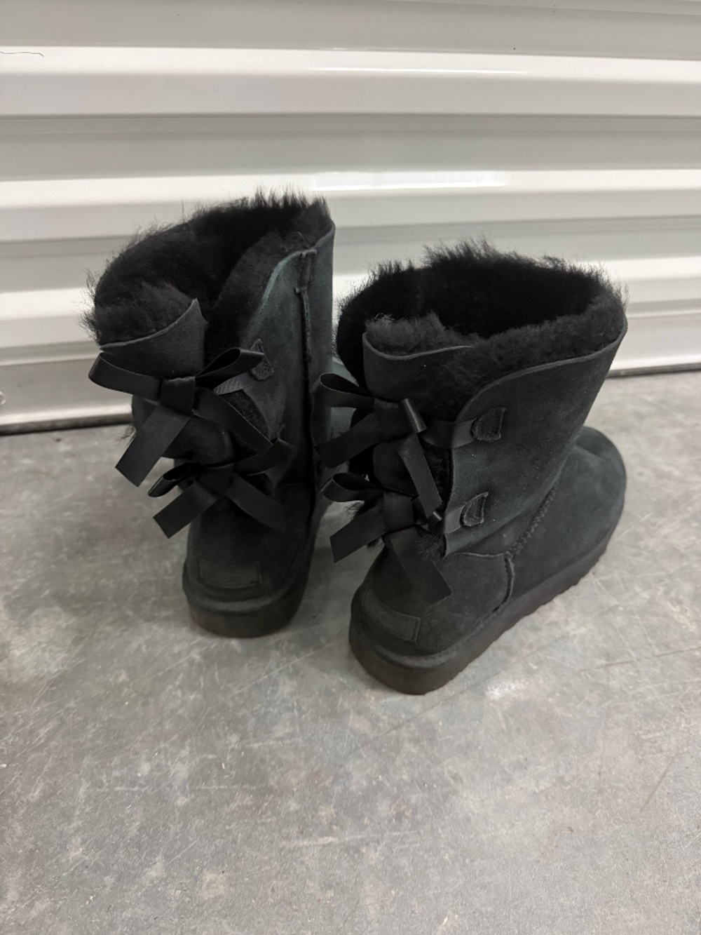 UGG Bailey Bow II Black Boots – Women’s Size 9 – Genuine UGG